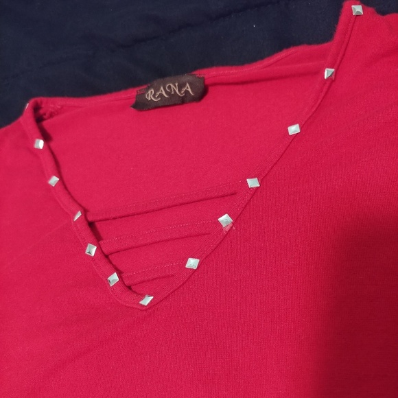 Red shirt with slits - Picture 2 of 3